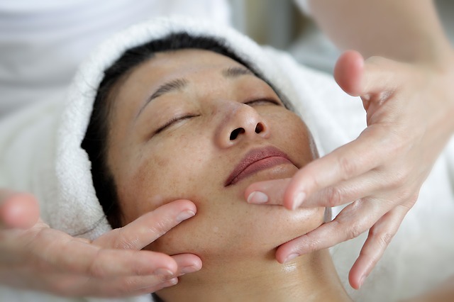 How to do a facial massage